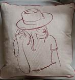 Nieuw 2 kussens terra en lichtroze met afbeelding, Huis en Inrichting, Woonaccessoires | Kussens, Ophalen, Nieuw, Vierkant