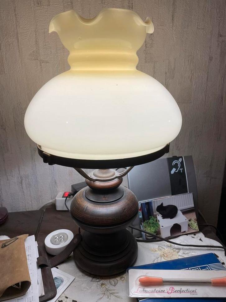 Vintage Tafellamp met Houten Voet, Antiek en Kunst, Antiek | Koper en Brons, Brons, Ophalen