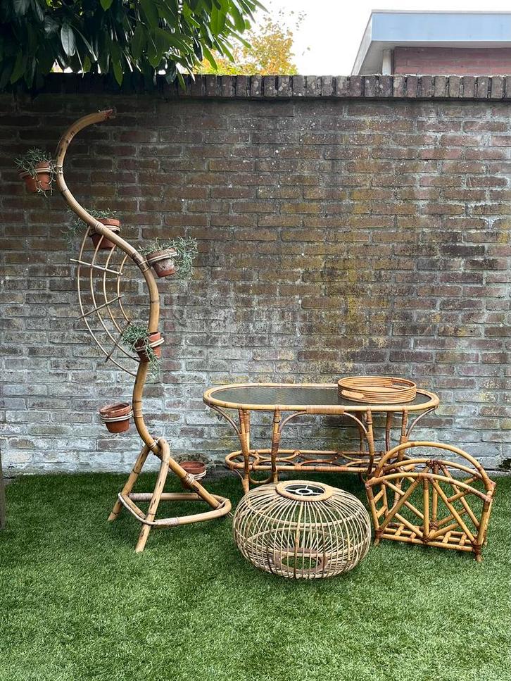 Rotan bamboe tafel plantenstandaard dienblad krantenbak lamp, Huis en Inrichting, Overige Huis en Inrichting, Gebruikt, Ophalen