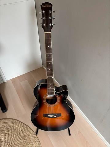 Freshman semi-akoestische gitaar beschikbaar voor biedingen