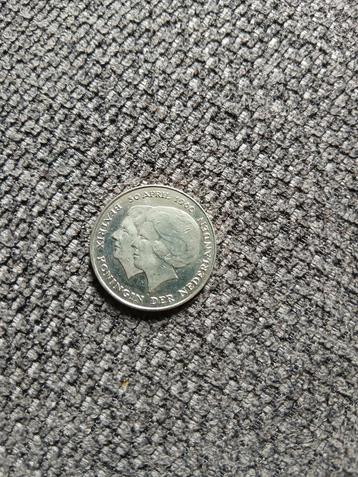 2½ gulden munt uit 1980 met Koningin Juliana Beatrix.  beschikbaar voor biedingen
