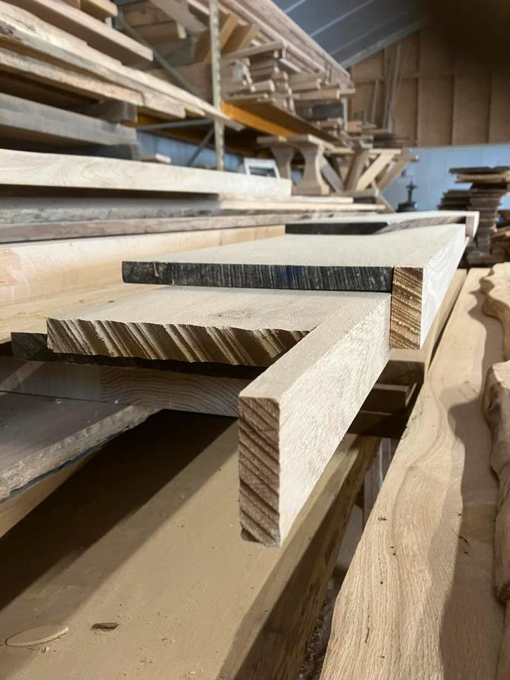 vensterbank recht / overzet boomstam voorkant  /massief eike, Doe-het-zelf en Verbouw, Plinten en Afwerking, Nieuw, Plinten, 200 tot 250 cm