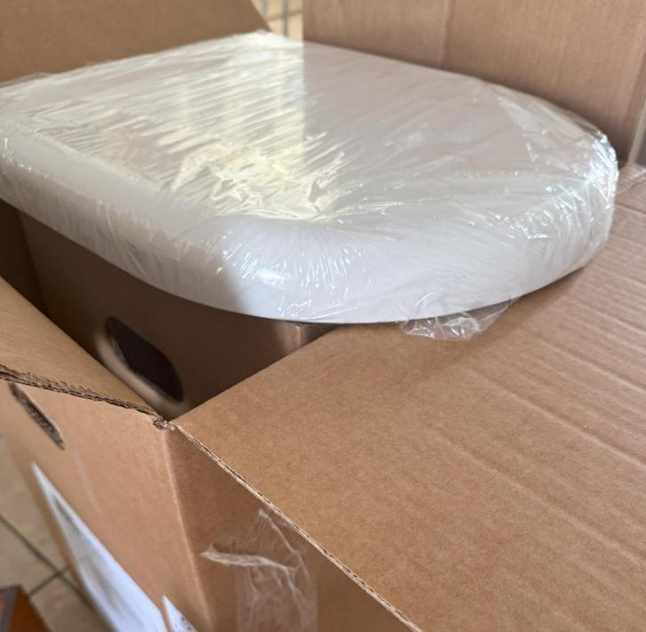 Luca Varess hangend toilet, Doe-het-zelf en Verbouw, Sanitair, Nieuw, Toilet, Ophalen