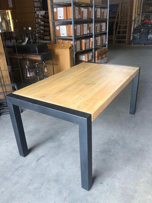 Nieuwe Mango Houten Eettafel met Stalen Onderstel., Huis en Inrichting, Tafels | Eettafels, Nieuw, 50 tot 100 cm, 150 tot 200 cm