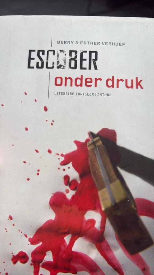 Escober - Onder druk, Boeken, Thrillers, Zo goed als nieuw, Nederland, Ophalen of Verzenden