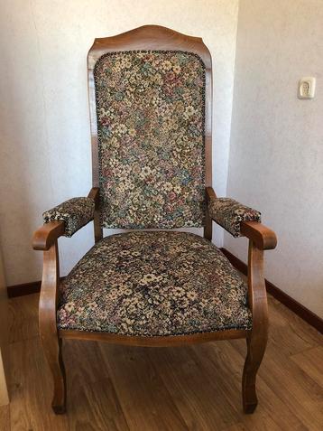 Antieke stoel met ligstand. beschikbaar voor biedingen