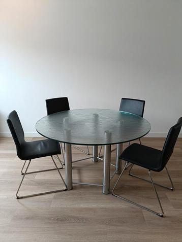 Mooie eettafel van Metaform beschikbaar voor biedingen