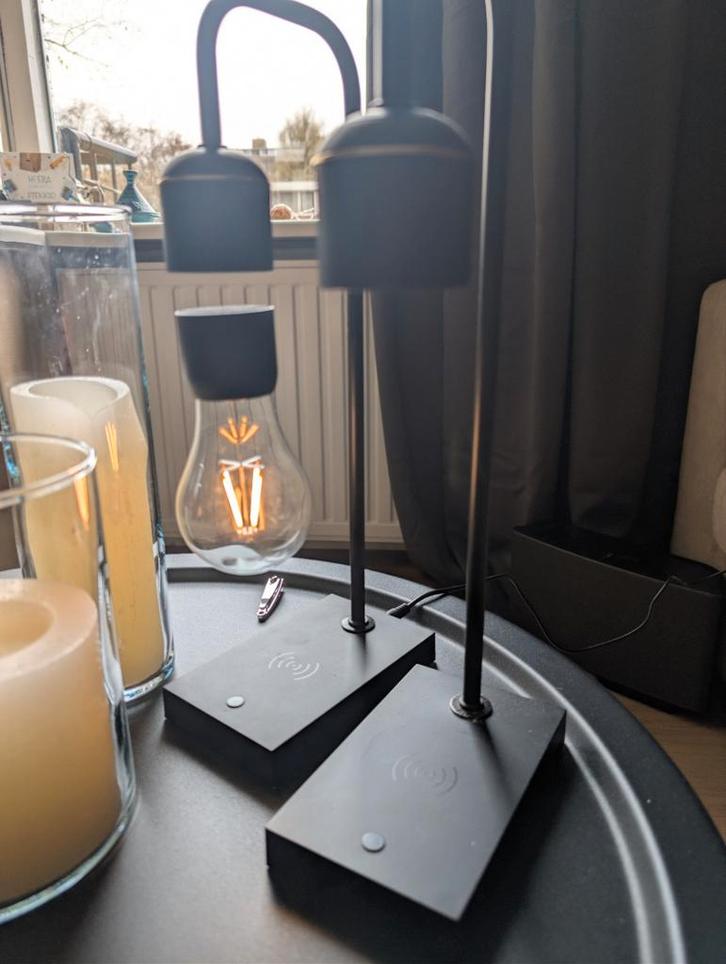 Zweeflamp met draadloos opladen, Huis en Inrichting, Lampen | Vloerlampen, Nieuw, Minder dan 100 cm, Kunststof, Metaal, Ophalen