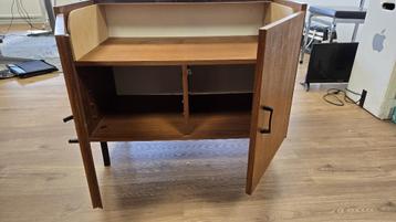 Geinig vintage kastje (opknapper) beschikbaar voor biedingen