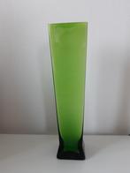 Groen glazen vaas, Huis en Inrichting, Woonaccessoires | Vazen, Minder dan 50 cm, Groen, Glas, Ophalen of Verzenden