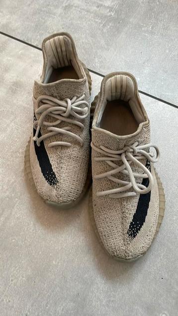 Yeezy 350 mt 42 orgineel  beschikbaar voor biedingen