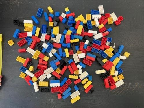 Lot LEGO 250 Bricks van 2x2 2x3 en 2x4 in primaire kleuren, Kinderen en Baby's, Speelgoed | Duplo en Lego, Gebruikt, Lego, Losse stenen
