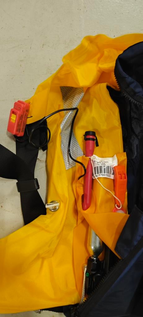 Reddings vest; Secumar Twin chamber lifejacket., Watersport en Boten, Watersportkleding, Ophalen, Zo goed als nieuw, Dame of Heer