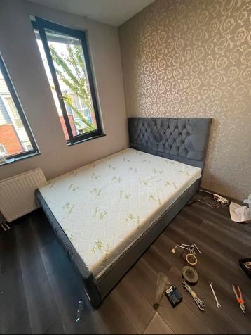 Tweepersoonsbed 200x160 - Stijlvol en Comfortabel! beschikbaar voor biedingen