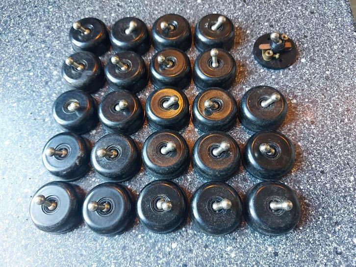 Bakeliet tumblerschakelaars 23 x zgan, Doe-het-zelf en Verbouw, Elektra en Kabels, Zo goed als nieuw, Schakelaar, Ophalen of Verzenden