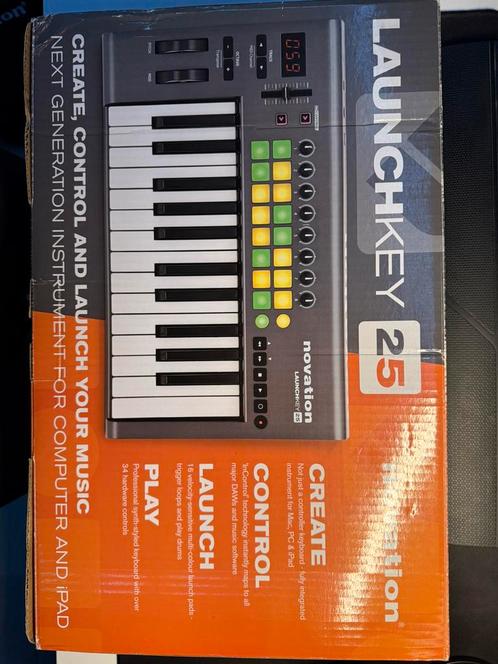 Novation Launchkey 25 midi controller, Muziek en Instrumenten, Midi-apparatuur, Zo goed als nieuw, Ophalen