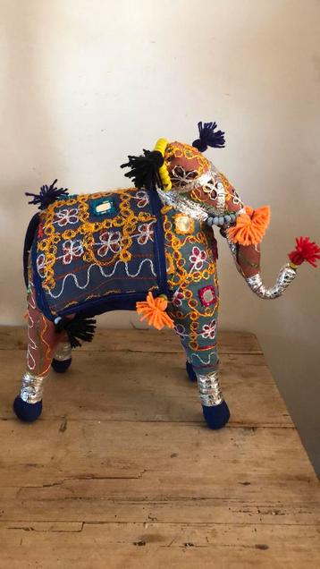 India olifant van stof beschikbaar voor biedingen
