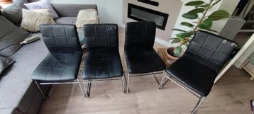 4 stoelen met gebruikssporen - GRATIS
