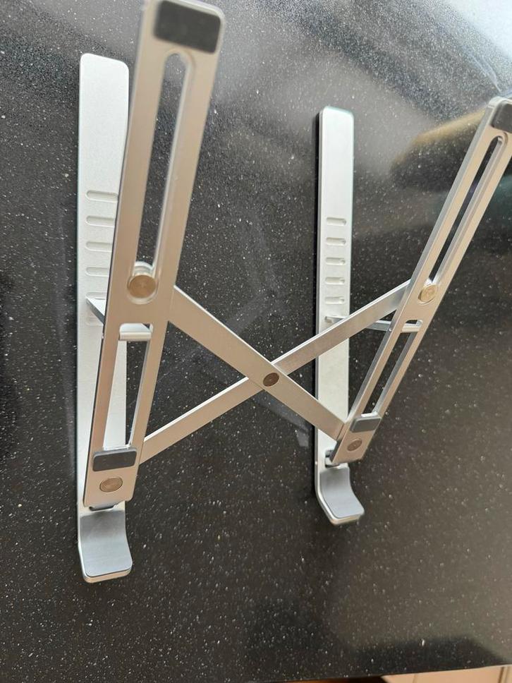 Laptop Standaard - Ergonomisch en Verstelbaar, Computers en Software, Laptopstandaarden, Zo goed als nieuw, In hoogte verstelbaar