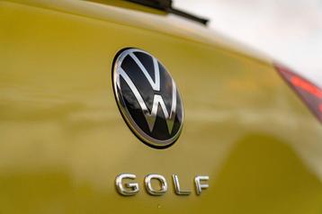 Golf  8 camera   inbouwen plus coderen orgineel beschikbaar voor biedingen