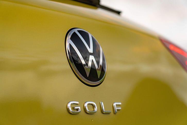 Golf  8 camera   inbouwen plus coderen orgineel, Auto diversen, Achteruitrijcamera's, Nieuw, Ophalen of Verzenden