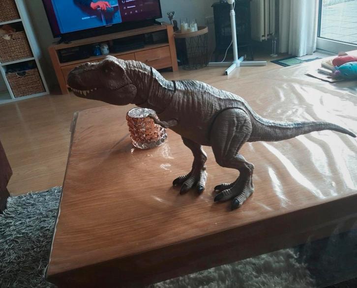 Jurassic World T-Rex - Brullende Koning!, Kinderen en Baby's, Speelgoed | Actiefiguren, Zo goed als nieuw, Ophalen