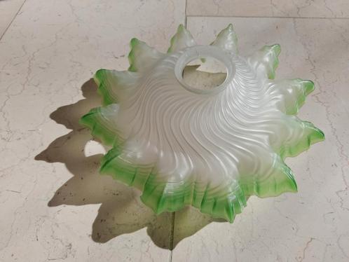 Vintage hanglamp Frankrijk groen glas, Huis en Inrichting, Lampen | Lampenkappen, Zo goed als nieuw, Minder dan 25 cm, Rond, Wit