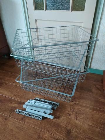 3 manden van IKEA, helemaal nog nieuw, nooit gebruikt.hier ! beschikbaar voor biedingen