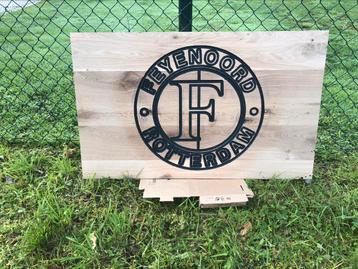 eiken tafelblad feyenoord /logo GEGRAVEERD veel mogelijk   beschikbaar voor biedingen