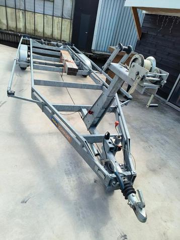 I.Z.G.ST Pega comfort trailer 2*1750kg assen. Boten 7-10 mtr beschikbaar voor biedingen