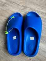 Yeezy slippers blauw maat 13/48, Ophalen, Zo goed als nieuw, Blauw