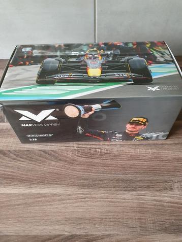 Max verstappen RB18 winnaar Hongarije 2022 schaal 1/18 