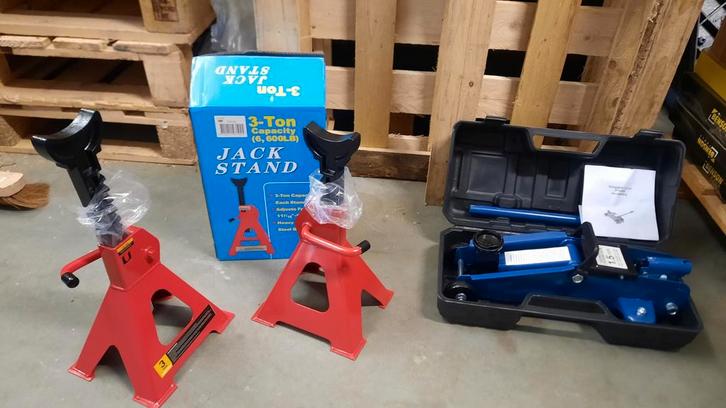 Nieuwe Garagekrik 1500kg + Assteunen 3000kg, Auto diversen, Krikken, Nieuw, Garagekrik, Hydraulisch, Ophalen of Verzenden