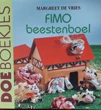Knutsel boekje M. de Vries-van der Voort - Fimo beestenboel, Boeken, Hobby en Vrije tijd, Ophalen of Verzenden, Zo goed als nieuw