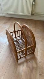 Rotan krantenbak lectuurmand, Huis en Inrichting, Woonaccessoires | Krantenbakken en Lectuurbakken, Ophalen, Zo goed als nieuw