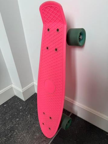 Roze skateboard beschikbaar voor biedingen