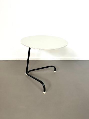 vintage design bijzettafeltje voor Kuperus Almelo jaren 60 beschikbaar voor biedingen