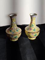 Twee chinese emaille vaasjes., Antiek en Kunst, Ophalen of Verzenden