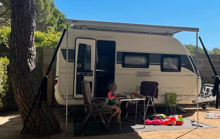 Hobby On Tour 390SF 2021 incl. cassetteluifel/fietsendrager, Caravans en Kamperen, Caravans, Particulier, tot en met 4, 750 - 1000 kg