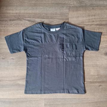 Oversized donkergrijs t-shirt met borstzak beschikbaar voor biedingen