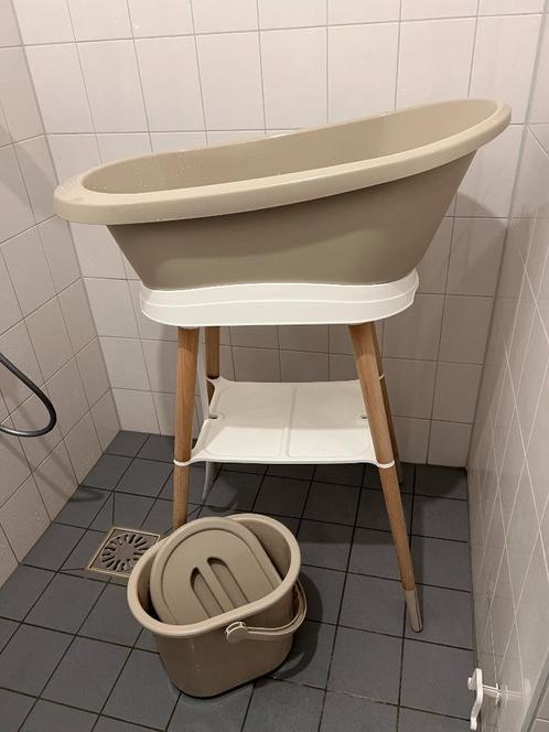 Babybadje met standaard en emmer beige, Kinderen en Baby's, Badjes en Verzorging, Gebruikt, Badje, Bébé-jou, Standaard, Ophalen