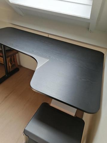 Hoekbureau IKEA bekant. Zwart.
