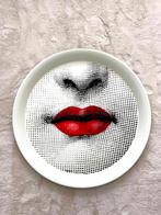 Fornasetti tray lips, Huis en Inrichting, Woonaccessoires | Dienbladen, Ophalen, Gebruikt, Rond, Metaal