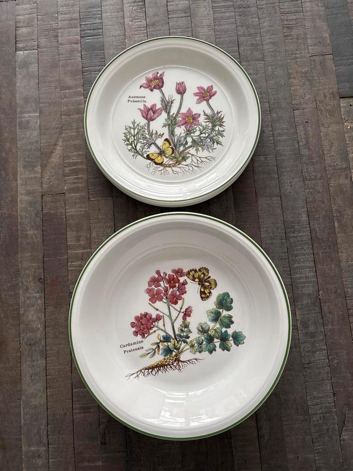 Florabunda Borden - 6 diepe en 4 ontbijtbordjes, Huis en Inrichting, Keuken | Servies, Gebruikt, Bord(en), Overige stijlen, Aardewerk