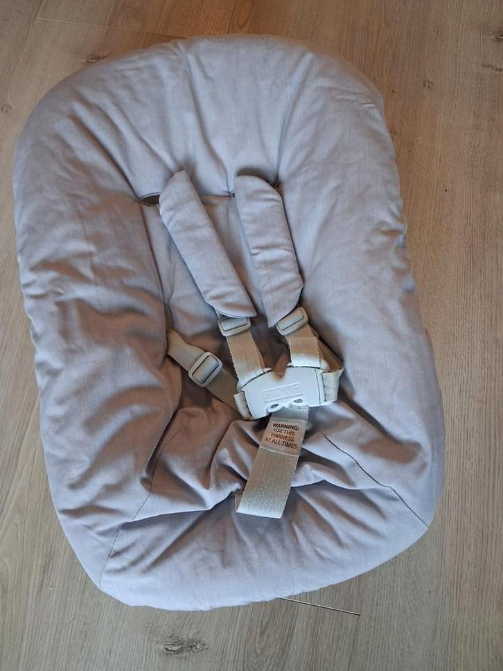 Stokke Tripp Trapp Newborn Set opzetstoeltje, Kinderen en Baby's, Kinderstoelen, Zo goed als nieuw, Meegroeistoel, Gordel(s), Stoelverkleiner