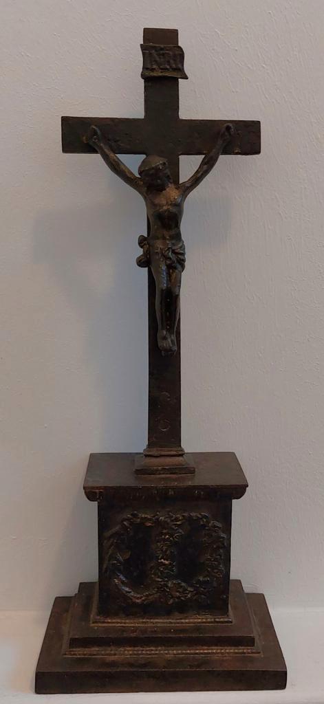 Crucifix Jezus aan het kruis gietijzer antiek, Antiek en Kunst, Antiek | Religie, Ophalen of Verzenden