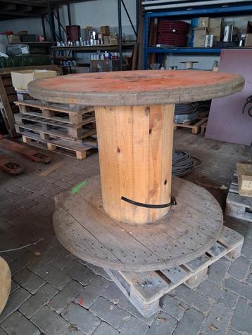 Mooie grote haspel bartafel  beschikbaar voor biedingen