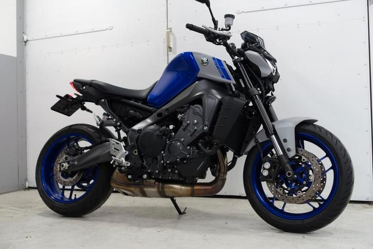MT-09 nieuwstaat 1e eigenaar ori nl slechts 1747 KM 2022, Motoren, Motoren | Yamaha, Bedrijf, Naked bike, 3 cilinders, ABS, LED Verlichting