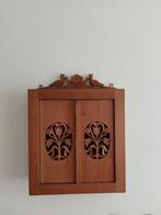 Houten kastje ( de inkelbeam), Ophalen