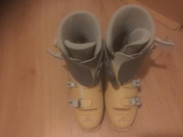 Skischoenen beschikbaar voor biedingen
